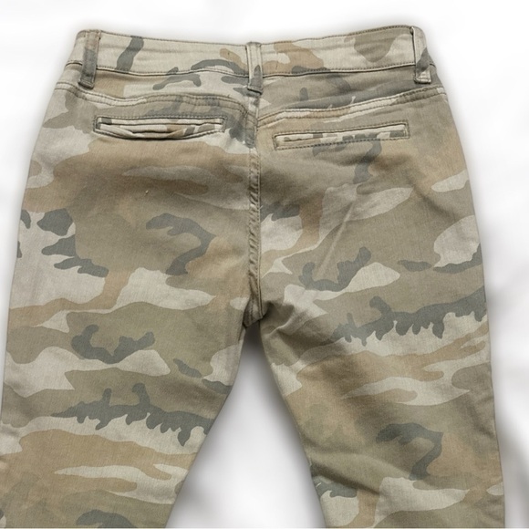 BDG Camo Jeans - Picture 5 of 10